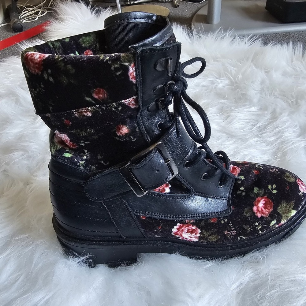 Topshop Black Floral Combat Boots - Picture 2 of 10